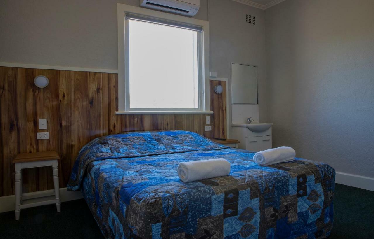 Criterion Hotel Gundagai Bagian luar foto