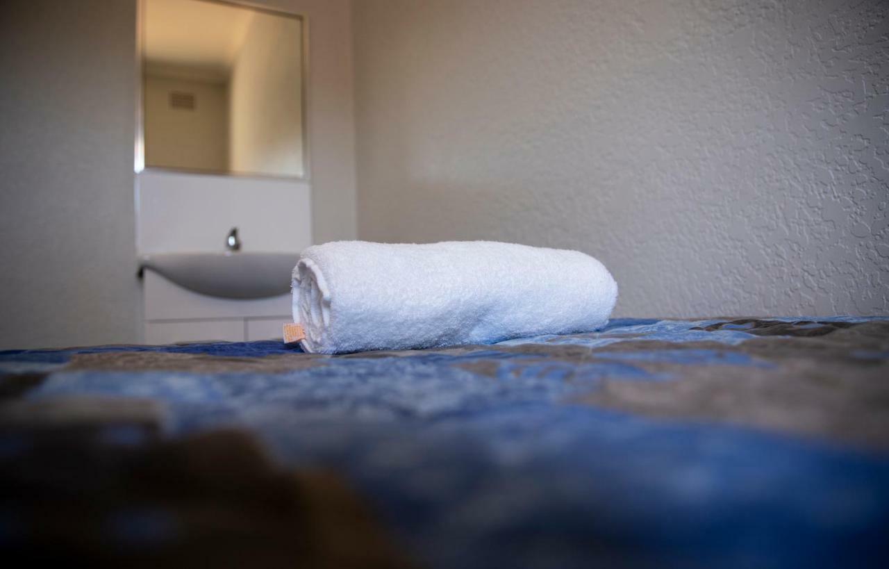 Criterion Hotel Gundagai Bagian luar foto