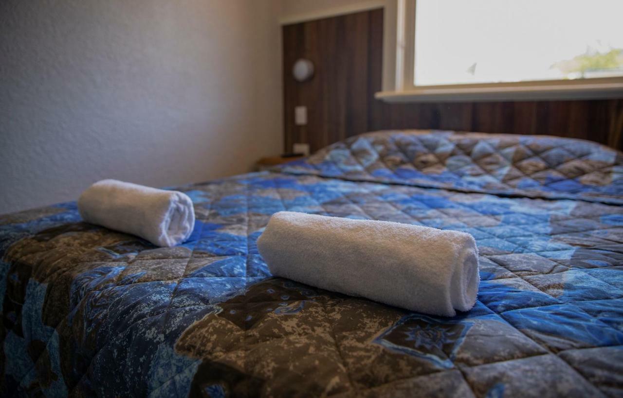 Criterion Hotel Gundagai Bagian luar foto