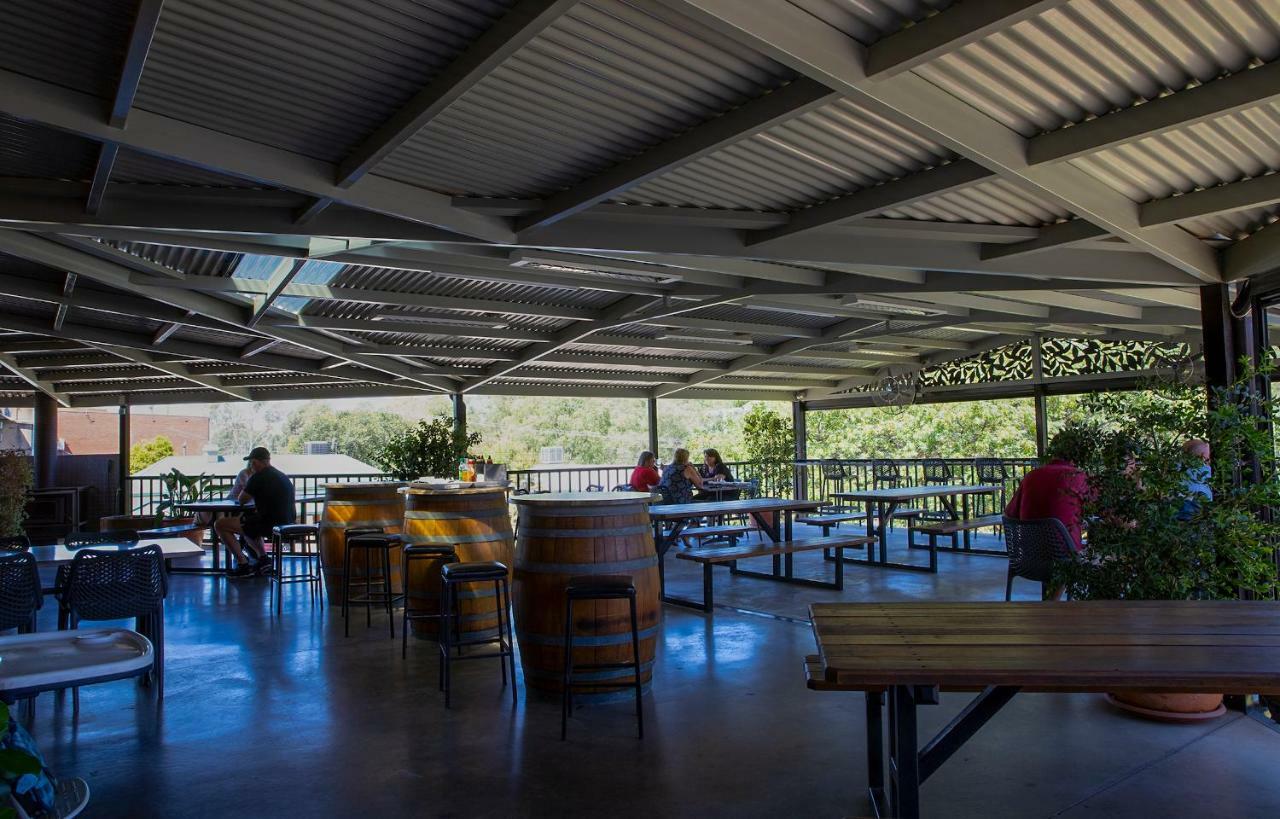 Criterion Hotel Gundagai Bagian luar foto