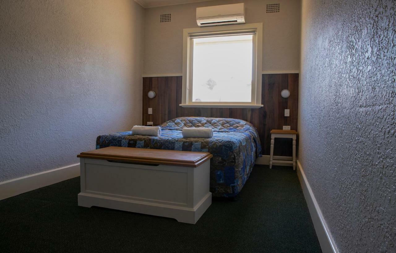Criterion Hotel Gundagai Bagian luar foto