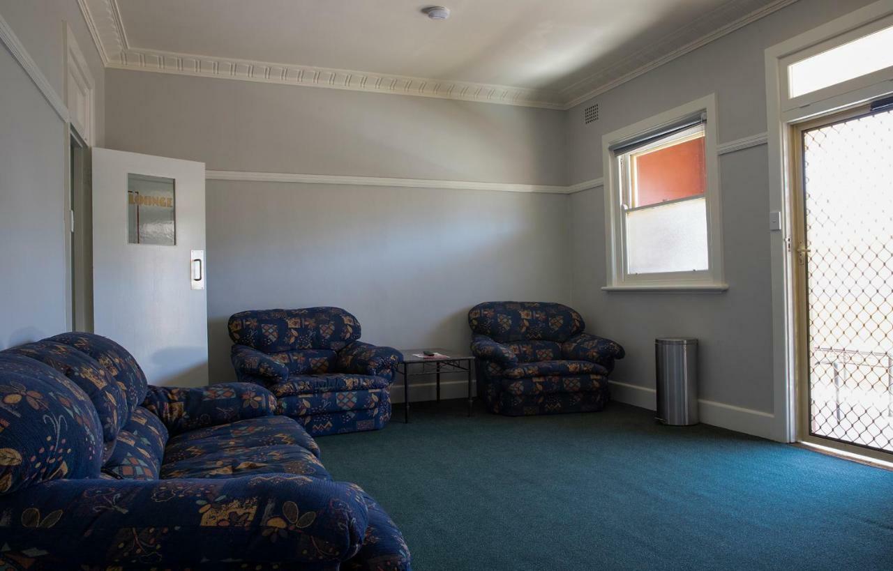 Criterion Hotel Gundagai Bagian luar foto