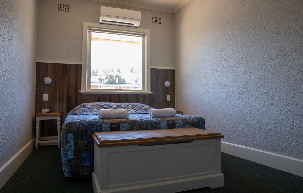 Criterion Hotel Gundagai Bagian luar foto