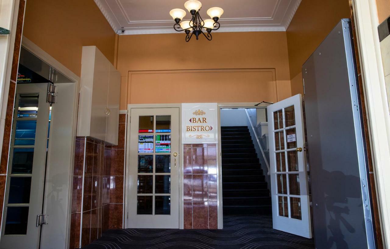 Criterion Hotel Gundagai Bagian luar foto