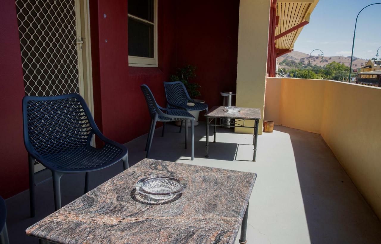 Criterion Hotel Gundagai Bagian luar foto